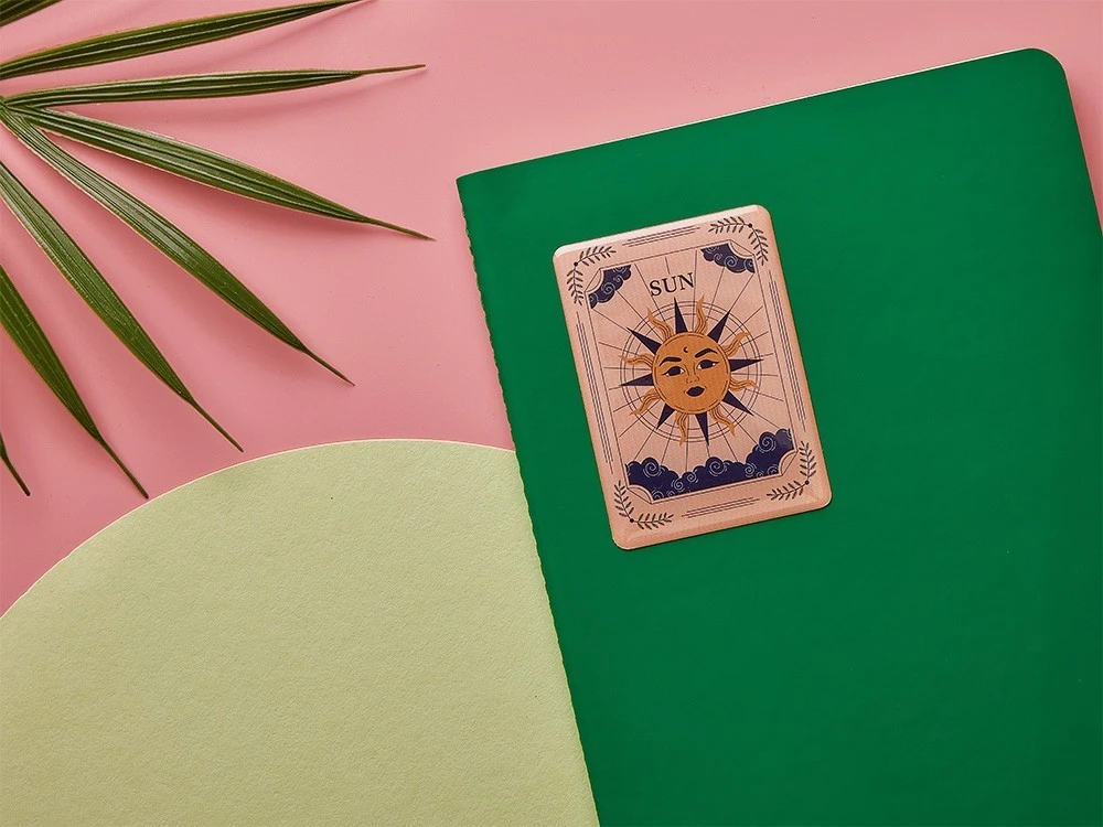 Объемный стикер из эпоксидной смолы