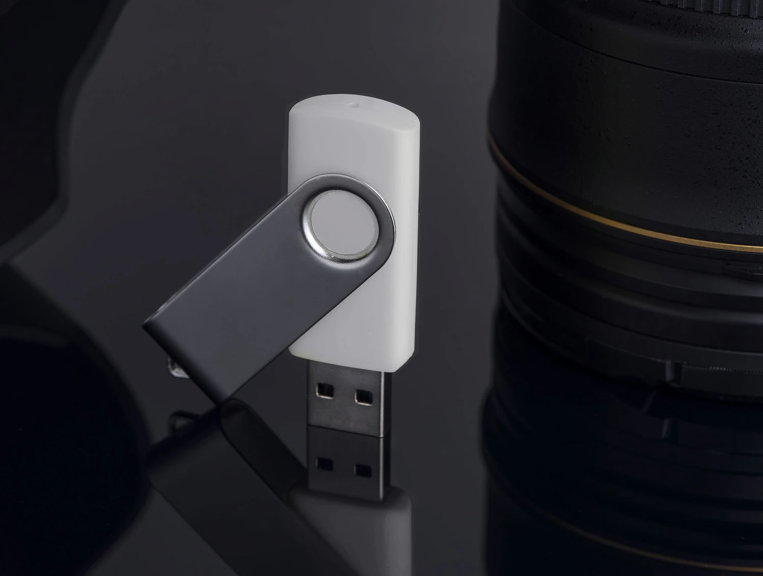 USB flash-карта DOT (8Гб), белый, 5,8х2х1,1см,пластик металл