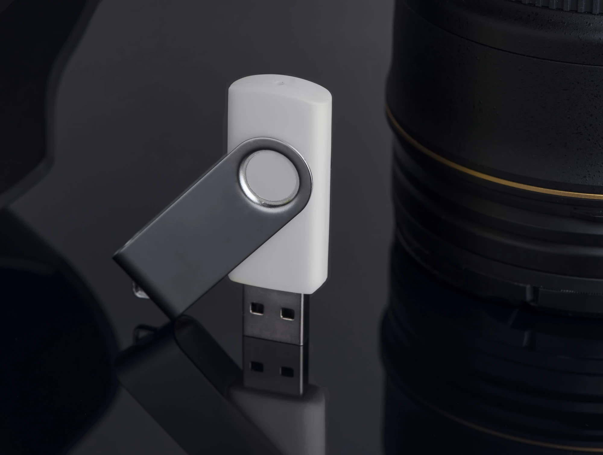 USB flash-карта DOT (8Гб), белый, 5,8х2х1,1см,пластик металл